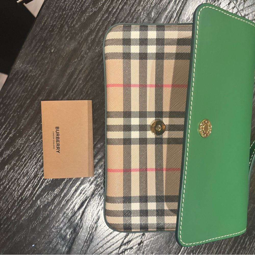 NWT authentic Burberry cross body - Picture 3 of 3